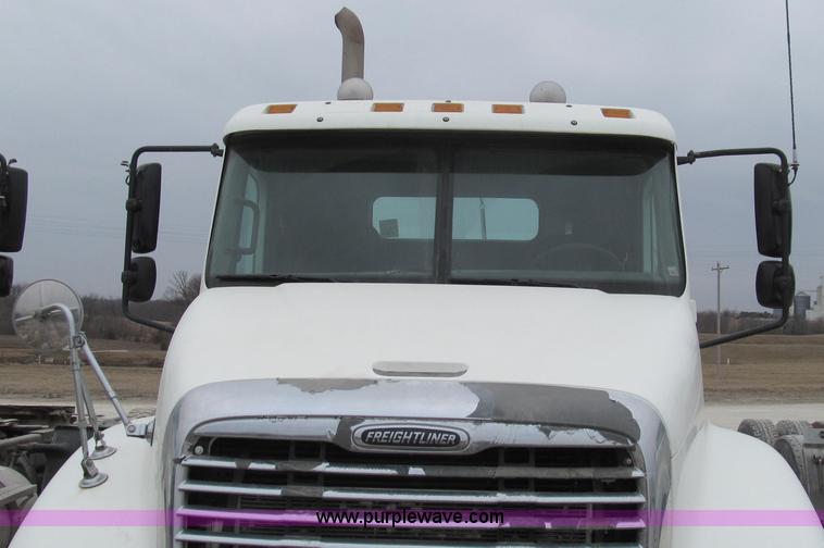 image for item E3822 2004 Freightliner CL120 semi truck