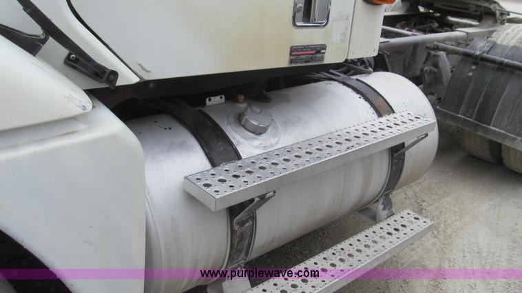 image for item E3822 2004 Freightliner CL120 semi truck