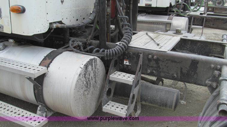 image for item E3822 2004 Freightliner CL120 semi truck