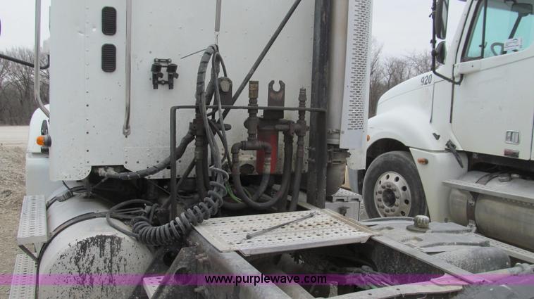 image for item E3822 2004 Freightliner CL120 semi truck