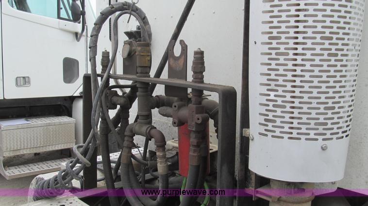 image for item E3822 2004 Freightliner CL120 semi truck