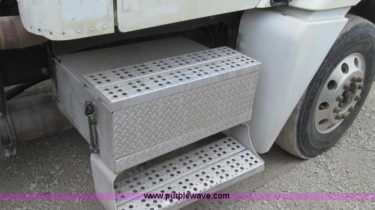 image for item E3822 2004 Freightliner CL120 semi truck