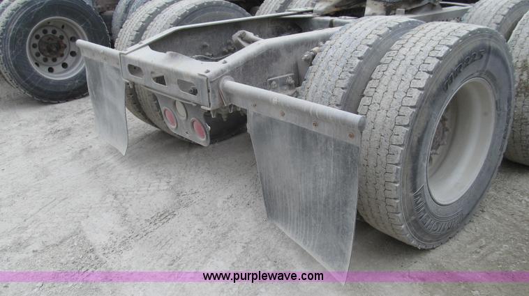 image for item E3822 2004 Freightliner CL120 semi truck