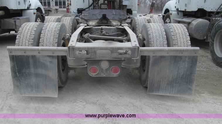 image for item E3822 2004 Freightliner CL120 semi truck