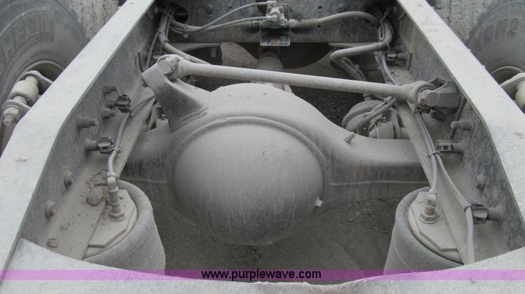 image for item E3822 2004 Freightliner CL120 semi truck