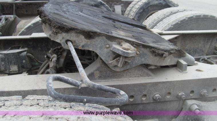 image for item E3822 2004 Freightliner CL120 semi truck