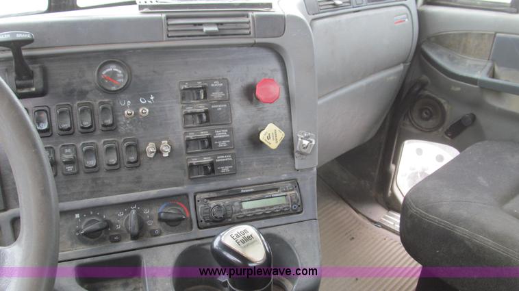 image for item E3822 2004 Freightliner CL120 semi truck