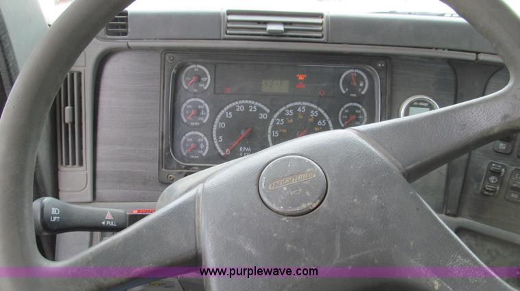 image for item E3822 2004 Freightliner CL120 semi truck