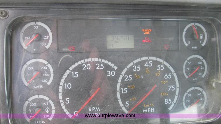 image for item E3822 2004 Freightliner CL120 semi truck