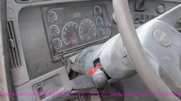 image for item E3822 2004 Freightliner CL120 semi truck