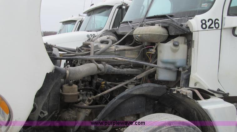 image for item E3822 2004 Freightliner CL120 semi truck