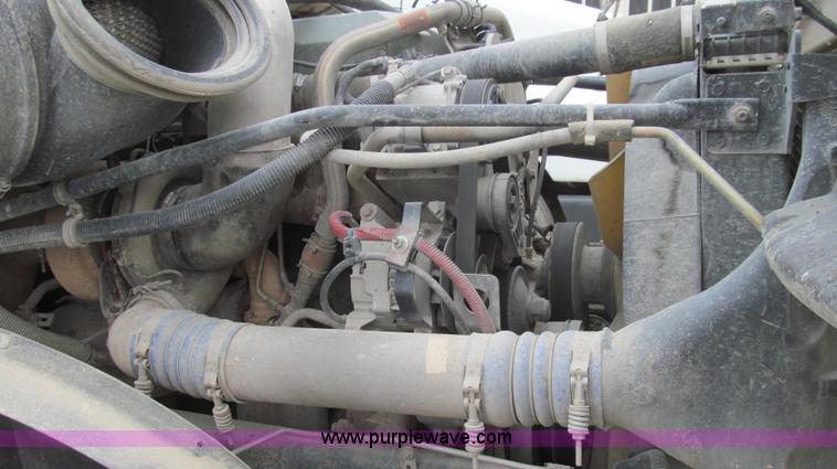 image for item E3822 2004 Freightliner CL120 semi truck