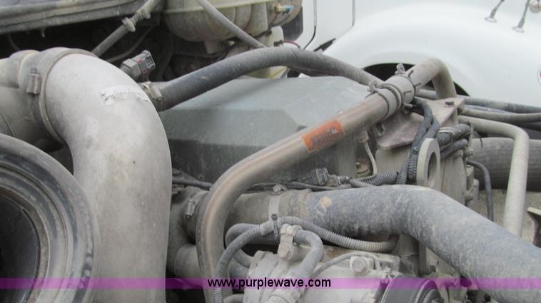 image for item E3822 2004 Freightliner CL120 semi truck