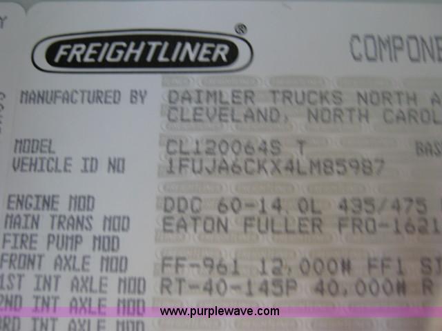 image for item E3822 2004 Freightliner CL120 semi truck