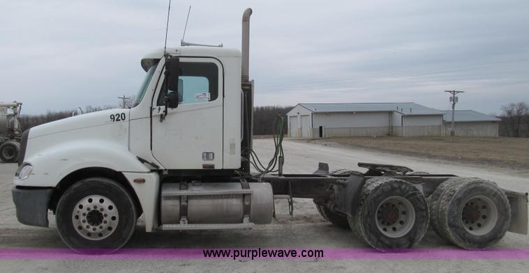 image for item E3823 2005 Freightliner CL120 semi truck