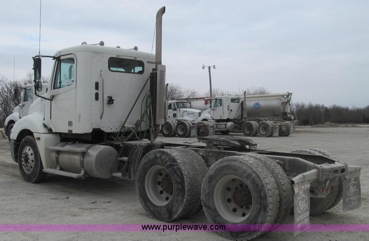 image for item E3823 2005 Freightliner CL120 semi truck