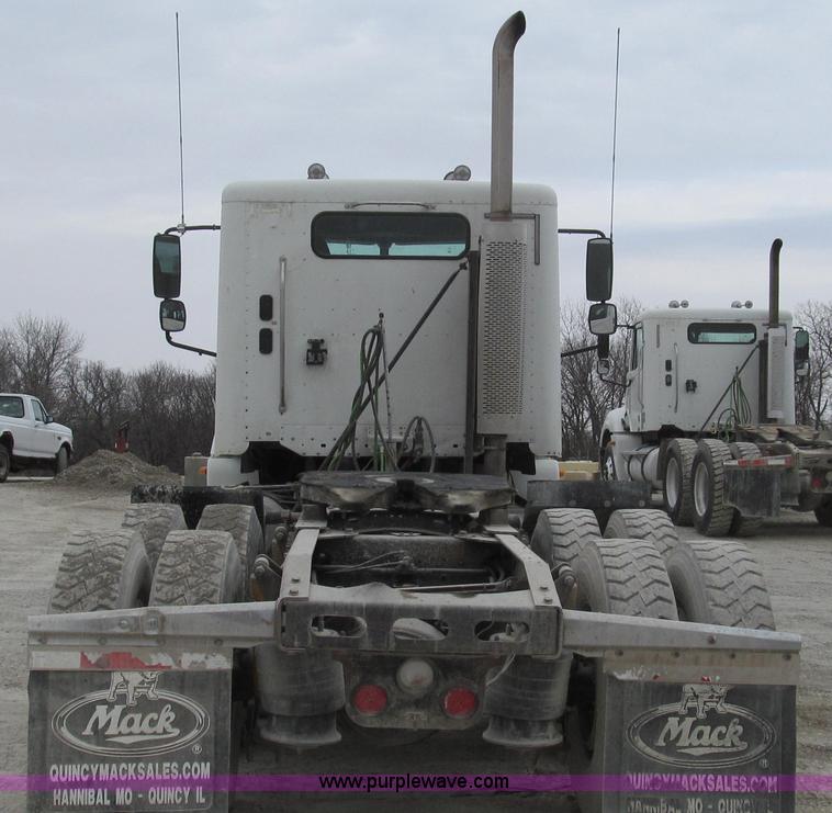 image for item E3823 2005 Freightliner CL120 semi truck