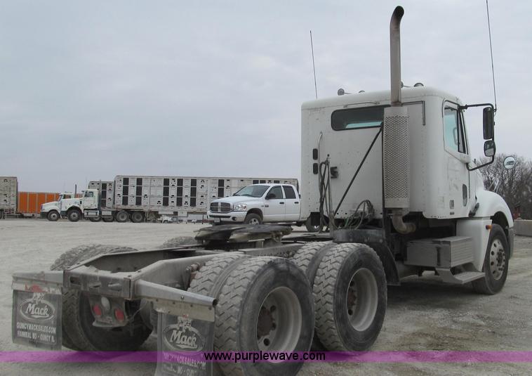 image for item E3823 2005 Freightliner CL120 semi truck