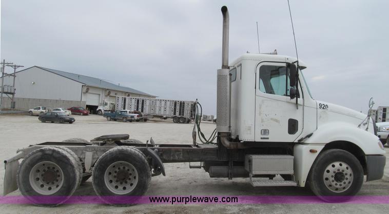 image for item E3823 2005 Freightliner CL120 semi truck