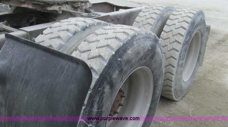 image for item E3823 2005 Freightliner CL120 semi truck