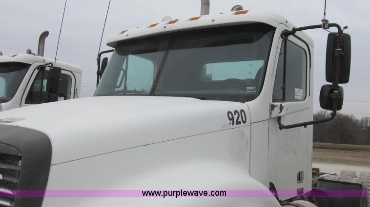 image for item E3823 2005 Freightliner CL120 semi truck