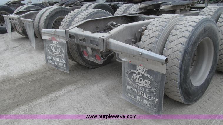 image for item E3823 2005 Freightliner CL120 semi truck