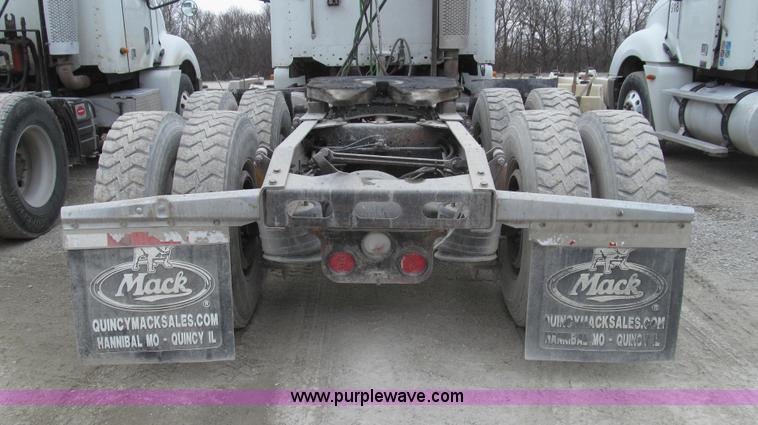 image for item E3823 2005 Freightliner CL120 semi truck