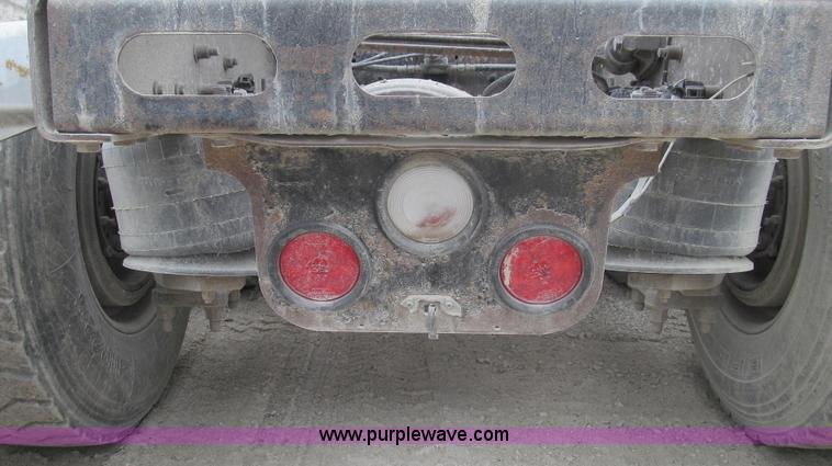 image for item E3823 2005 Freightliner CL120 semi truck