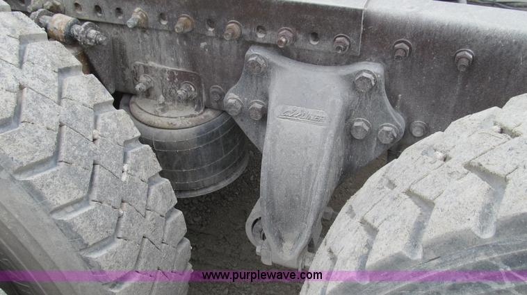 image for item E3823 2005 Freightliner CL120 semi truck