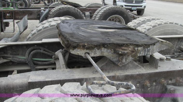 image for item E3823 2005 Freightliner CL120 semi truck