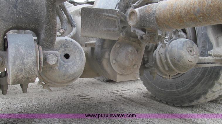 image for item E3823 2005 Freightliner CL120 semi truck