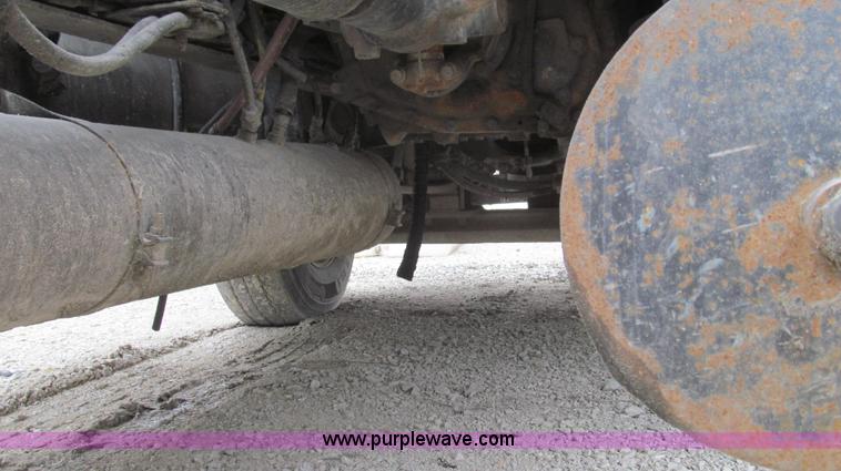 image for item E3823 2005 Freightliner CL120 semi truck