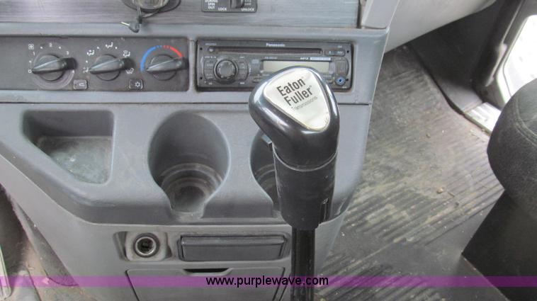 image for item E3823 2005 Freightliner CL120 semi truck