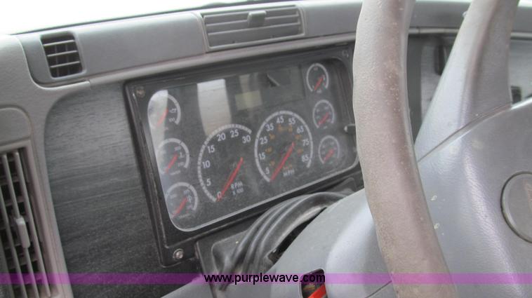 image for item E3823 2005 Freightliner CL120 semi truck