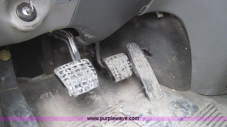 image for item E3823 2005 Freightliner CL120 semi truck