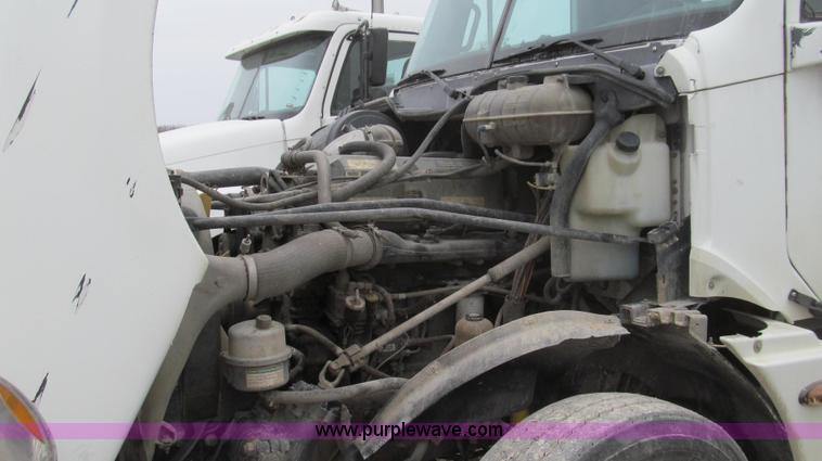image for item E3823 2005 Freightliner CL120 semi truck