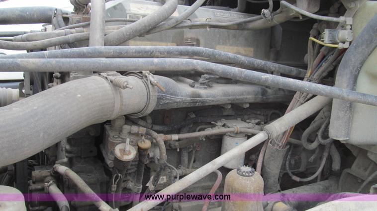 image for item E3823 2005 Freightliner CL120 semi truck