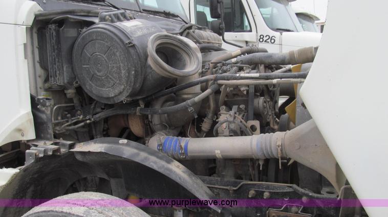 image for item E3823 2005 Freightliner CL120 semi truck