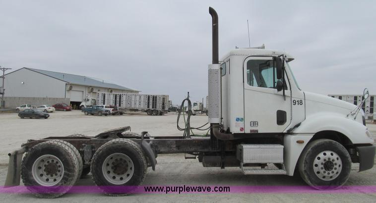 image for item E3824 2005 Freightliner CL120 semi truck