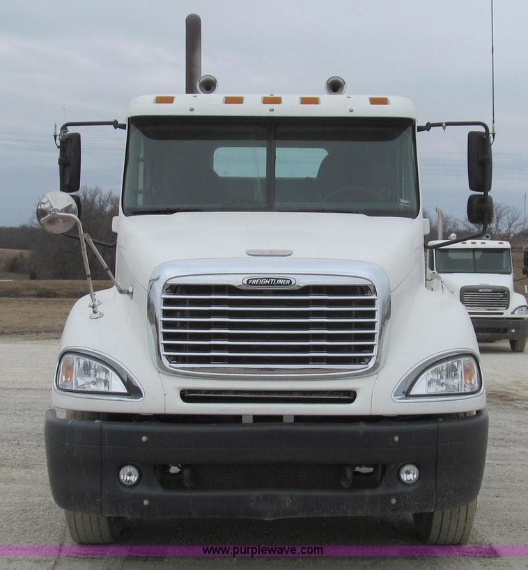 image for item E3824 2005 Freightliner CL120 semi truck