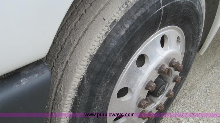 image for item E3824 2005 Freightliner CL120 semi truck