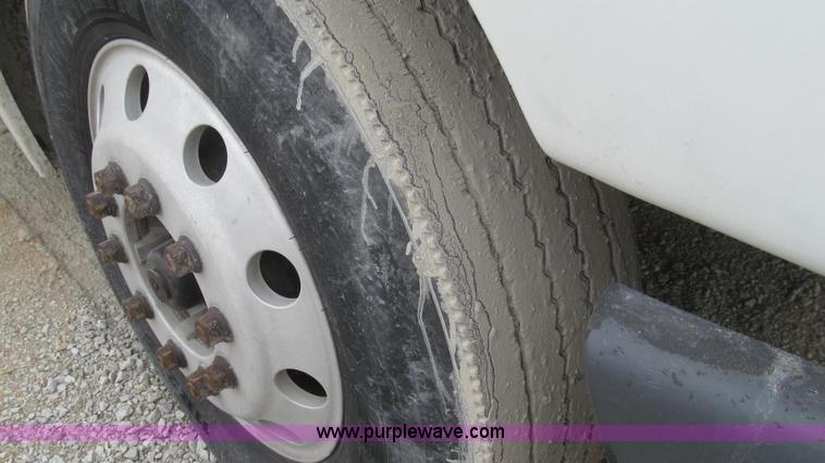 image for item E3824 2005 Freightliner CL120 semi truck