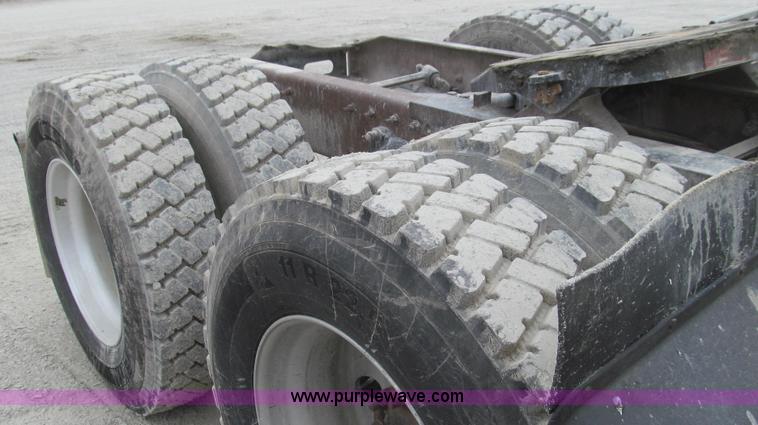 image for item E3824 2005 Freightliner CL120 semi truck