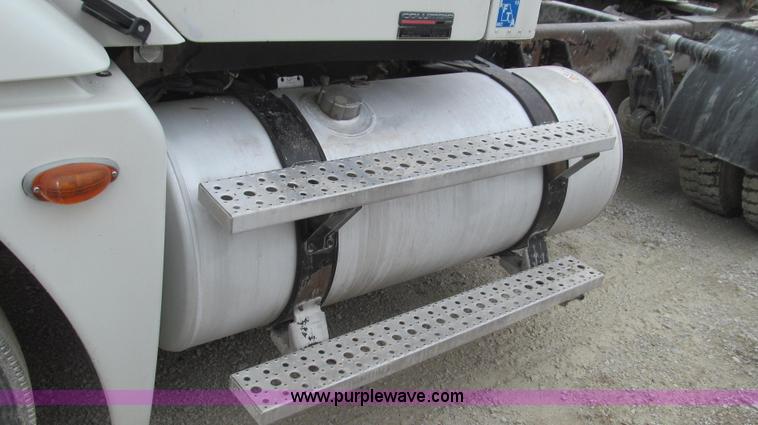 image for item E3824 2005 Freightliner CL120 semi truck