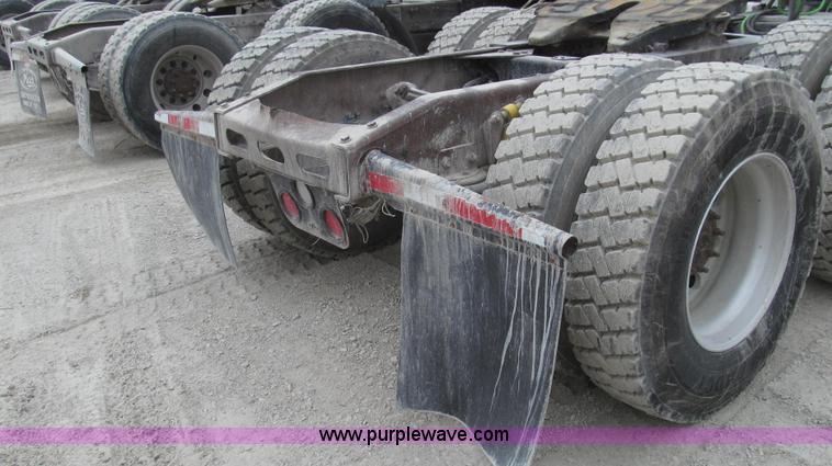 image for item E3824 2005 Freightliner CL120 semi truck