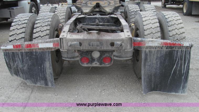 image for item E3824 2005 Freightliner CL120 semi truck