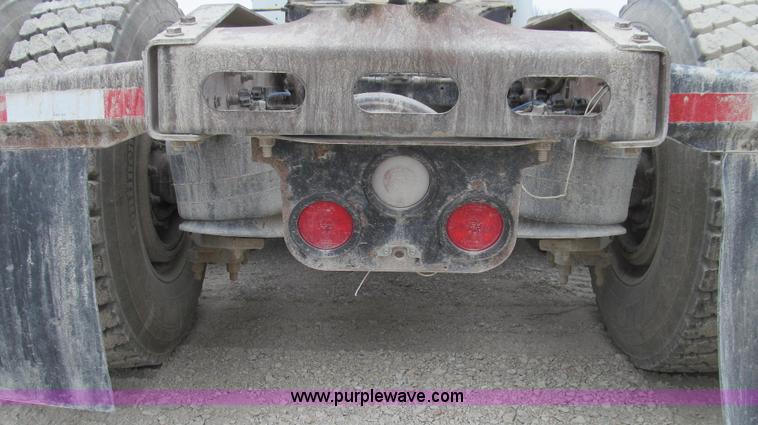 image for item E3824 2005 Freightliner CL120 semi truck