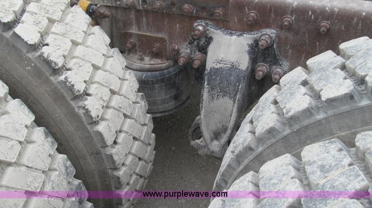 image for item E3824 2005 Freightliner CL120 semi truck