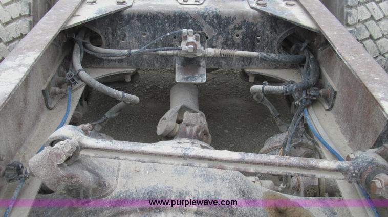 image for item E3824 2005 Freightliner CL120 semi truck