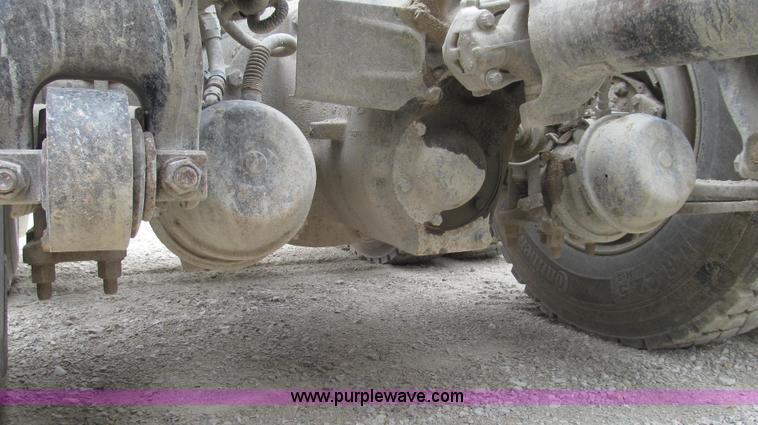 image for item E3824 2005 Freightliner CL120 semi truck